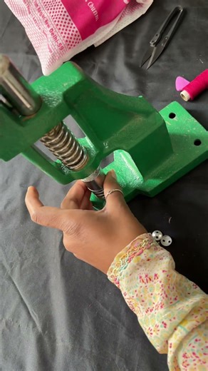 How to use button making machine #buttonmaking batan Kese banaya #stitchingmachine #button