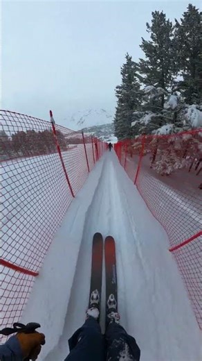 Does it count as an inbounds couloir?? 🎿