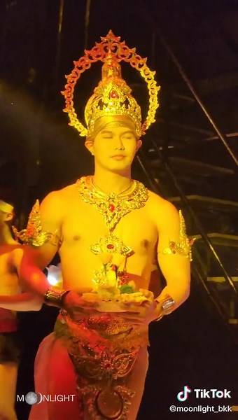 คืนวันลอยกระทง มาชมโชว์วัฒนธรรมไทยที้ Moonlight Bangkok ธนิยะซอย 2 เริ่ม 4 ทุ่มครึ่งเป็นต้นไป #moonlight_bkk #showsilom #โชว์นายแบบ #moonlightmodels