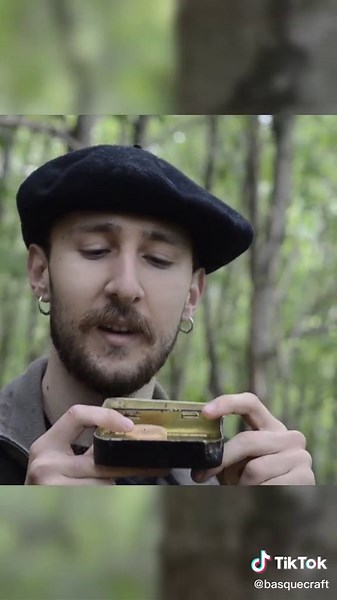 Refugio de supervivencia fácil para situaciones con mucho frío. #supervivencia #bushcraft #refugio #refugiodesupervivencia #basquecraft