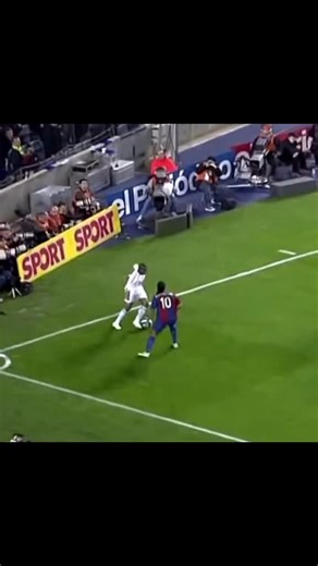 Robinho, vitesse et technique ! ⚡#RobinhoMagic #BrazilianSkills #FootballSkills #JogaBonito #FootballLegend @S.D foot 🇲🇱 ⚽️ @KA.FOOT @L.G.D.FOOT