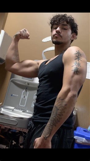 I Have Bicep Addiction😔💪🏾 #new #workout #wolf #motivation #time #2026