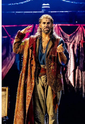 Best Actor in a Musical nominee Simon Lipkin takes centre stage to perform Reviewing The Situation from @Oliver! The Musical, a Piper-Heidsieck Best Musical Revival nominee. Watch the full highlights programme on ITVX #olivierawards #oliver #simonlipkin #musicaltheatre #musical #theatre #reviewingthesituation