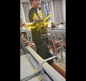 ¿Cómo logró un estudiante construir un brazo robótico IMPRESIONANTE? #shorts