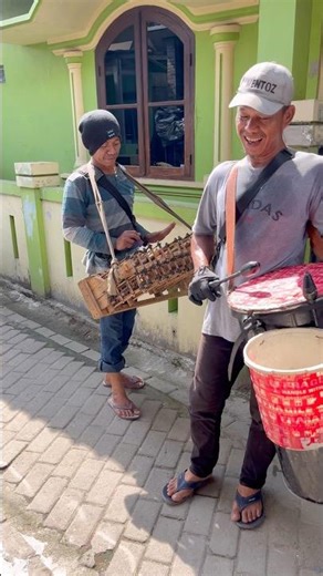 ANGKLUNG