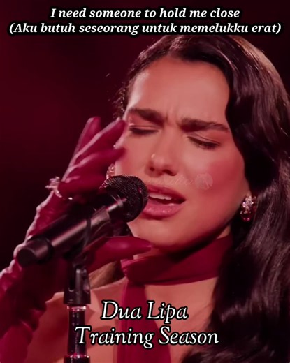 Dua Lipa - Training Season Lyrics : You should know I (Kau harus tahu bahwa aku) ​I need someone to hold me close, deeper than I've ever known (Aku butuh seseorang untuk memelukku erat, lebih dalam dari yang pernah kurasakan) ​Whose love feels like a rodeo, knows just how to take control (Yang cintanya terasa seru bagai rodeo, tahu persis bagaimana mengambil kendali) ​When I'm vulnerable, he's straight-talking to my soul (Saat aku merasa rapuh, dia berbicara jujur langsung ke jiwaku) ​Conversati