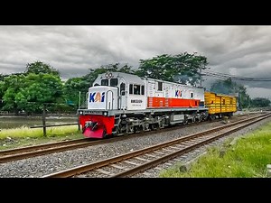 KERETA API UNIK DAN LANGKA NGEBUT DI SURABAYA