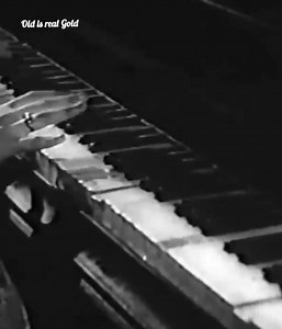 222K views · 8.3K reactions | Ham Bhool Gaye Har Baat Magar Tera Pyar Nahin Bhulay (Original Song) Singer - Naseem Begum On Screen - Nayyar Sultana Lyrics - Fyaz Hashmi Music - A. Hameed Film - Saheli | Old is real Gold | Facebook