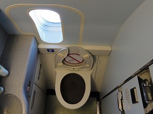 China Aviation Administration: Flight attendants should wear diapers