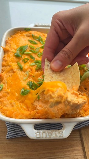 8.6K views · 197 reactions | RECIPE: https://feelgoodfoodie.net/recipe/healthy-buffalo-chicken-dip/ This simple Buffalo Chicken Dip recipe is perfect for the big game, a gathering with friends, or an easy snack for the weekend! | Feel Good Foodie | Facebook