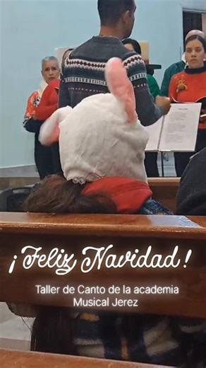 Edgar Reyes - Tenor on Instagram: "Por momentos como éste, es que no debemos de dejar de hacer las cosas que amamos. De parte del Taller de Canto de la academia Musical Jerez, les deseamos una FELIZ NAVIDAD. 🌲💛✨ #VillancicosNavideños #EdgarReyesTenor #MusicalJerez"