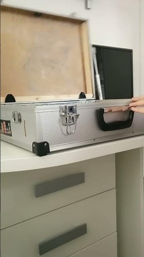 Aluminium Suitcase PC First Overview Part 1