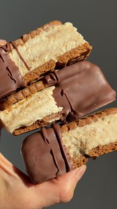 It’s time for all the no-bake treats and these chai biscoff ice cream sandwiches are on repeat for me. Dipped in a hot espresso makes them even more heavenly 🤤 Sub*scribe for this recipe and many others. Subscriptions are the same across all platforms