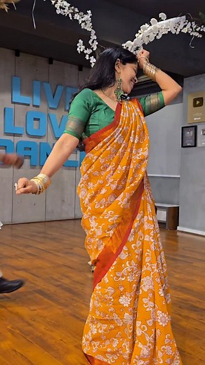 Loving.... this song- this saree & @iamkiransolanki29 ki heropanti😃😃😃 . . My dance journey is taking me through my BOLLYWOOD FANTASIES and I am in gratitude totally🙏🙏🙏 Dancing my dreams out..... 🧡🧡🧡🧡🧡 love the love you all are showering on our videos. Hope our videos bring you a smile/ cheer and make your day more brighter. . . . Wearing this beautiful PURE COTTON- KALAMKARI saree by @ameyaonline Do chk their page for awesome collection . . Subscribe to my youtube RITU'S DANCE STUDIO 