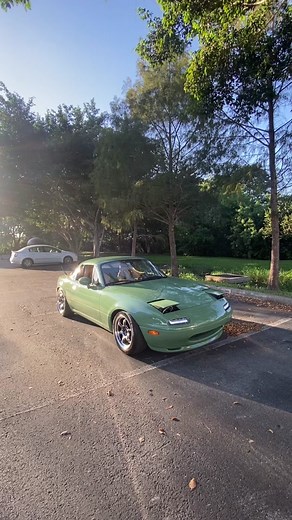 Comparing sizes: Light Pink Miata vs. 1990 Mazda MX5 - Car Culture