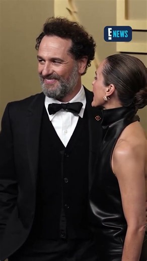 Keri Russell and Matthew Rhys are looking all kinds of award-worthy at the #Emmys. 🏆 #AwardsSeason