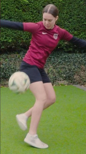 Most football “clipper” tricks performed in one minute (female) ⚽ 46 by Isabel Wilkins 🇬🇧