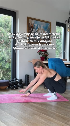 Lucie Lívancová|Fitness coach on Instagram: "Ne, nepovedlo se mi to napoprvé..😅 Nic nepřijde samo a nestane se to jen tak bez práce! Síla, disciplína, klid v hlavě..makám na tom každý jeden den. Jsou dny, kdy jde všechno lehce. A pak jsou dny, kdy je to těžký jak blázen. Ale i tak to nevzdáš a odmakáš si to alespoň na 40 %. A i to stačí. Protože právě tam se tvoří skutečná změna, tam se posouváš! Pokud tohle cítíš podobně, napiš mi dolů ❤️ A jestli jsi dneska udělala aspoň malý krok, klidně ho