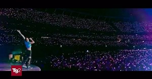 I Coldplay presentano il video del nuovo singolo: l'amore può davvero farci volare