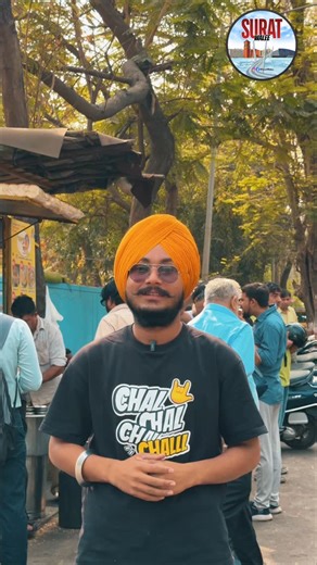 Surat Walee on Instagram: "Tikha aisa jo hosh uda de🥵😍 Follow @surat.walee for more! #suratfood #misalpav #streetfood #foodie #maharashtrafood [Misal Pav, Surat Food, Maharashtra Food, Mumbai Special, Streets Of Surat, Street Food, Foodie Surat]"