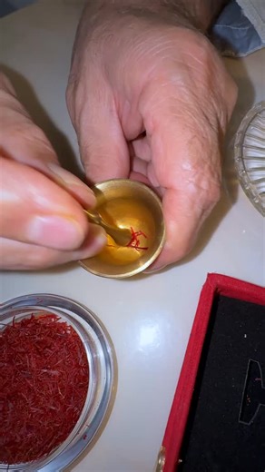 🌿💛 The Royal Green Tea with Saffron You Must Try! 💛🌿 Discover the most trending green tea with saffron — a perfect blend of health, taste, and tradition! 😍✨ 🔥 Boost metabolism | ☕ Natural detox | 💫 Glowing skin secret from the Middle East! Experience the luxury of Zafran Chai / Saffron Green Tea #GreenTeaWithSaffron #SaffronTea #ZafranChai #HealthyTea #DetoxDrink #SaudiTea #DesiTeaLovers #ViralReel #TeaTime #SaffronBenefits #GreenTeaBenefits #JeddahFood #PakistaniInSaudi #TeaLovers #Healt