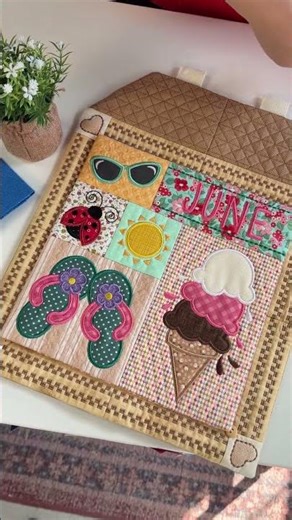 Monthly Mini Sampler Quilts #MiniQuilt #MonthlySampler #Summer