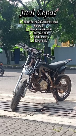 abrila.art on Instagram: "DIJUAL CEPAT — Trail Rakitan (Bandung) Buat yang lagi cari trail rakitan dengan tampilan gahar dan kondisi siap pakai, ini unitnya. ✅ Mesin Satria 2002 (sehat, enak dipakai) ✅ Rangka replika KLX ✅ Kaki-kaki KLX ✅ Unit komplit ✅ Baru servis Cocok buat yang paham motor rakitan / swap dan pengen unit unik buat harian atau main santai. 💰 Harga: 8.000.000 (NETT) 📍 COD ONLY di Bandung (di bengkel daerah Pasirkoja, bisa liat di google maps 'ONE SPEED' Biar pembeli bisa cek l