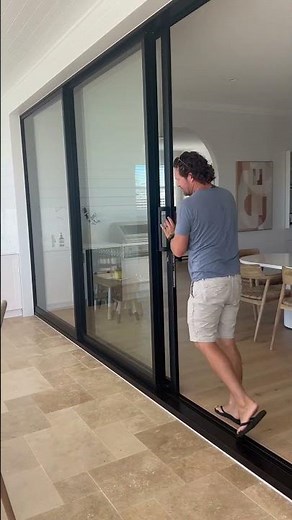 Stacking sliding cavity door