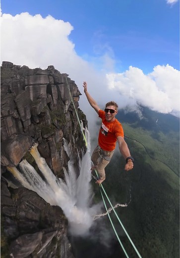 Most iconic highline ever? @Lukas Irmler - Slackliner balances above Venezuela’s Angel Falls 👏 #gopro #balance #heights #highline