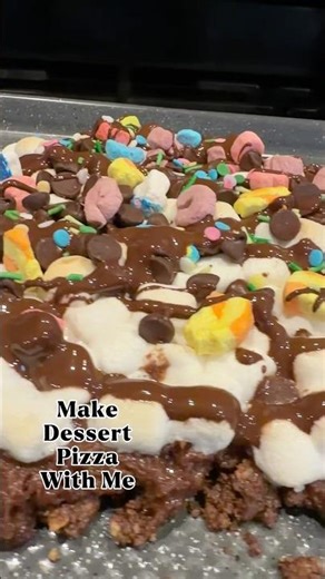 Lucky Charms Marshmallow Dessert Pizza 🍕
