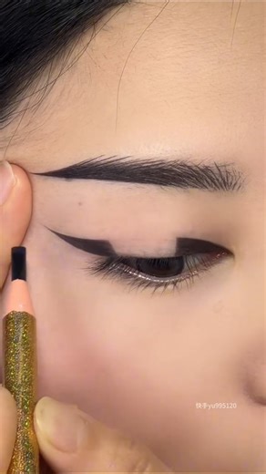 ✨ Quick & Easy Eye Makeup Tutorial 👑 Universally Flattering Look for Every Eye Shape #shorts #beauty