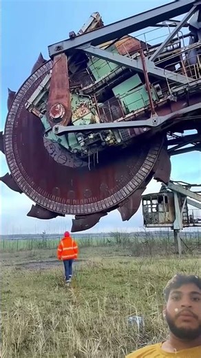World's Biggest Machine That Digs Like a Giant!