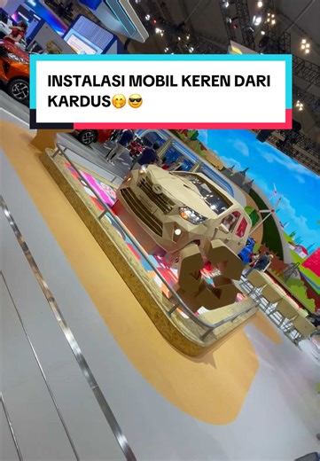Instalasi Mobil Keren dari Kardus 100% Serat Daur Ulang