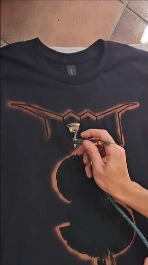 Make a glowing shirt with an airbrush