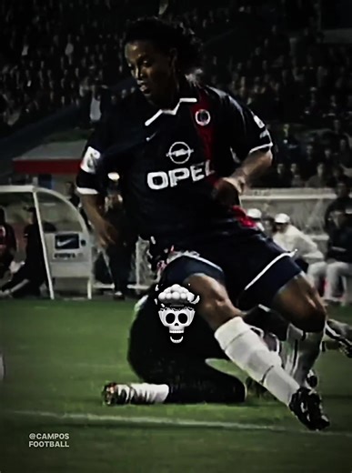 Ronaldinho Gaúcho young 😮‍💨 #ronaldinho #skills #football