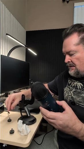 Putting the washers on the Blue Yeti