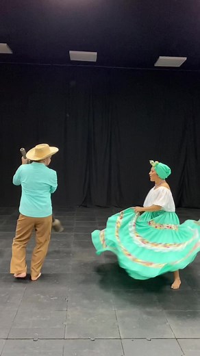 Danza Colombiana: Celebrando la Cultura y Tradiciones de Colombia