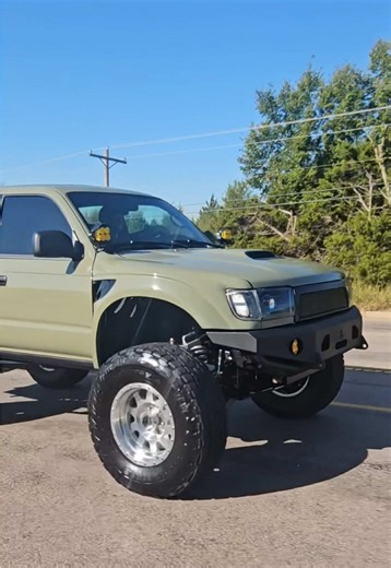 There’s just something about a 3rd gen 4Runner, timeless. #overlanding #4x4offroad #4runner #4runnerlife #3rdgen4runner