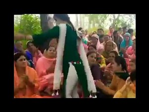 Desi girl remove her clothes||bra less girl dance||Viral video of Desi girl|| pakistani girl
