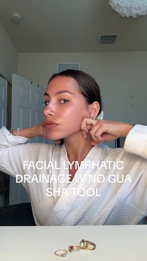 Facial Lymphatic Drainage Techniques Without Gua Sha Tools