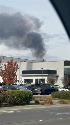 Engine 8 with a vehicle fire 🔥 | Santa Rosa Fire Fighters Local 1401