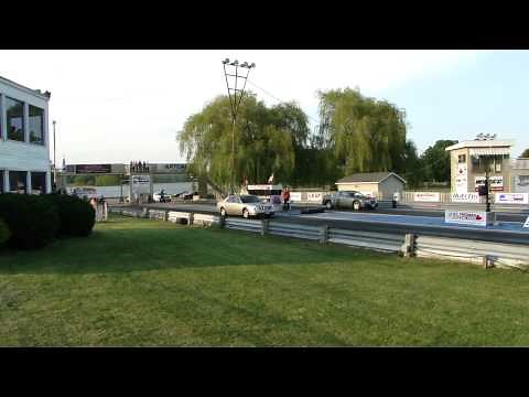 2006 Cadillac DTS vs Chrysler 300C..1/4 mile drag race @ St. Thomas Dragway