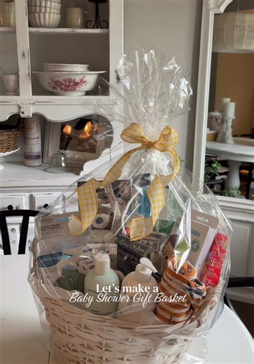 Let’s build a baby shower gift basket🧺💛 #babyshowergift #babyshowergifts #babyshowergiftbasket #babyshowerideas #babygifts