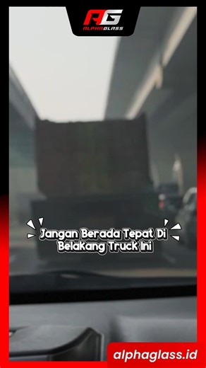 Jangan berada tepat di belakang truk #kacamobil #kacamobilbekasi #shorts