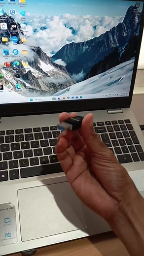 Paano Gamitin ang Large Capacity USB Flash Drive sa Laptop