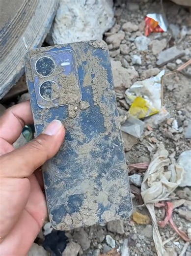 Restoring a Vivo V23 Phone After Mud Exposure