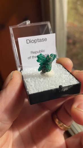 Exploring Dioptase: The Unique Green Gemstone