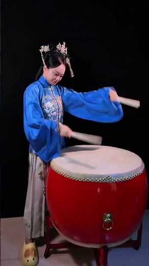 The passionate performance of Chinese dizi (a type of traditional Chinese drum)#musicalinstrument