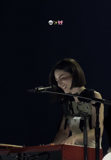 Gracie Abrams Live: In Between Concert in Leeds