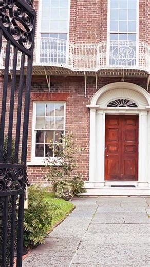 It’s easy to fall in love with the Nathaniel Russell House ♥️ The c.1808 Federal-style historic townhouse has serious curb appeal, but it’s the historic integrity and rich history that stole our heart. Stop by for a tour and you’ll see how easy it is to fall in love ♥️ Happy Valentine’s Day from Charleston! | Historic Charleston Foundation